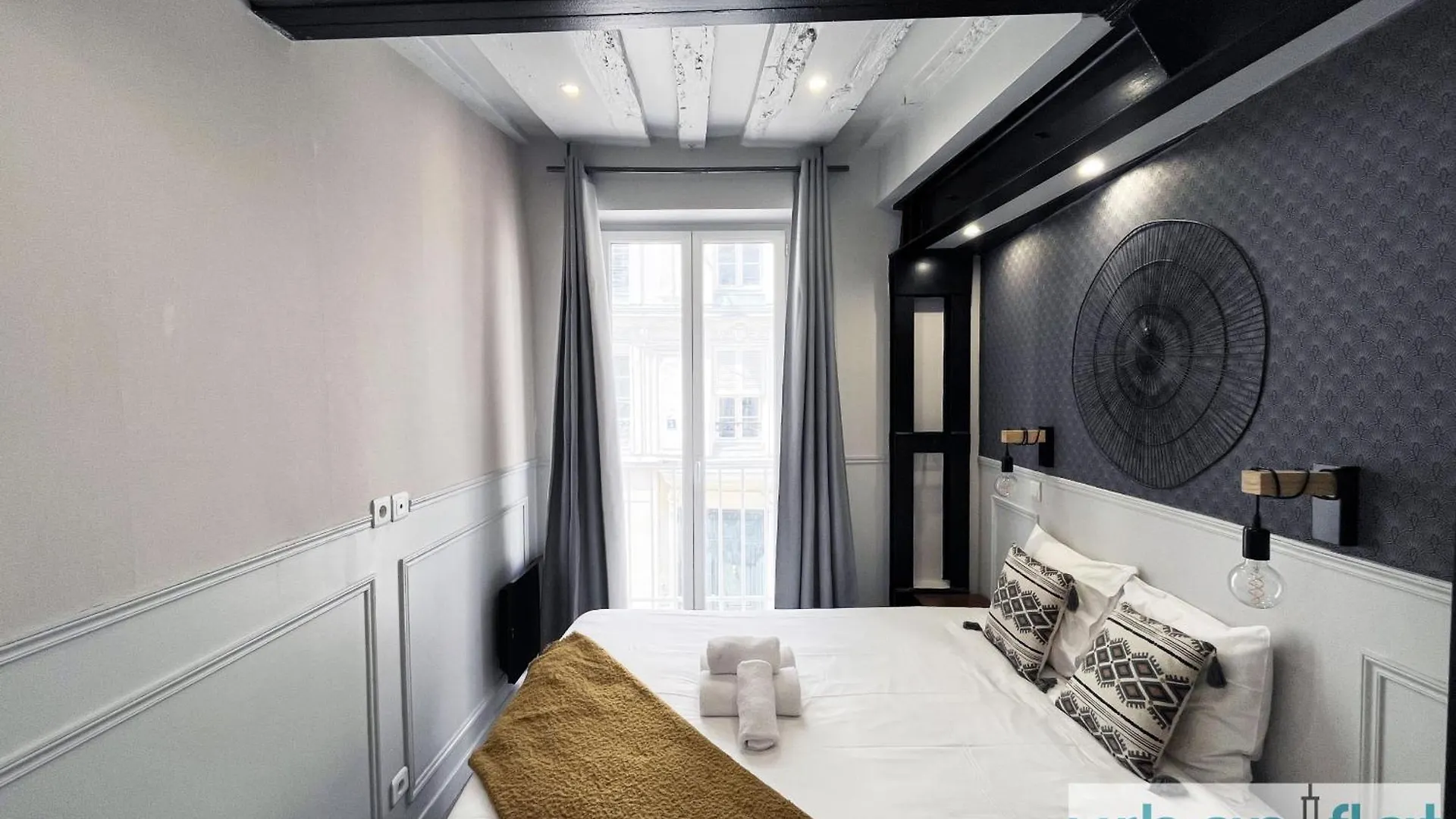 44 - Pretty 2 Bdr Flat In Apartment Paris